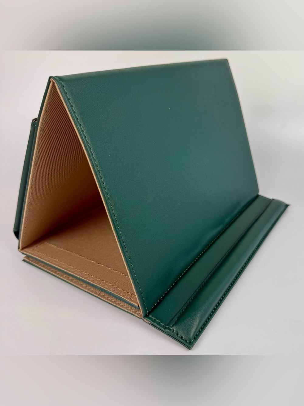 LEVENGER Lev Tex Foldable Green Tablet Stand With Pockets NEW